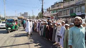 মাদ্রাসা থেকে ভোটকেন্দ্র সরানোর দাবিতে মানববন্ধন